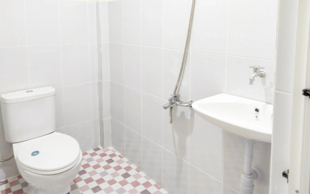 RedDoorz @ Karema Area Mamuju