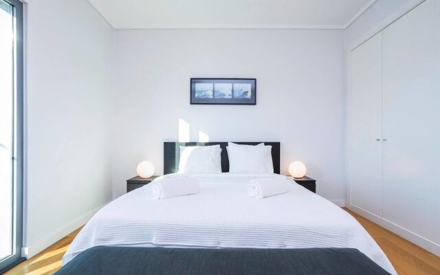 Spacious Apartment in Residential Campolide
