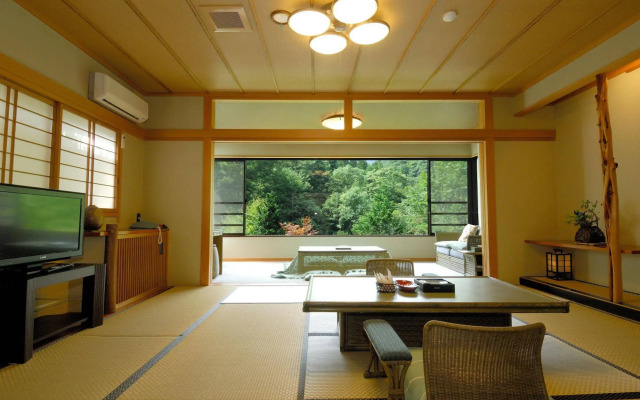 Minakamisanso