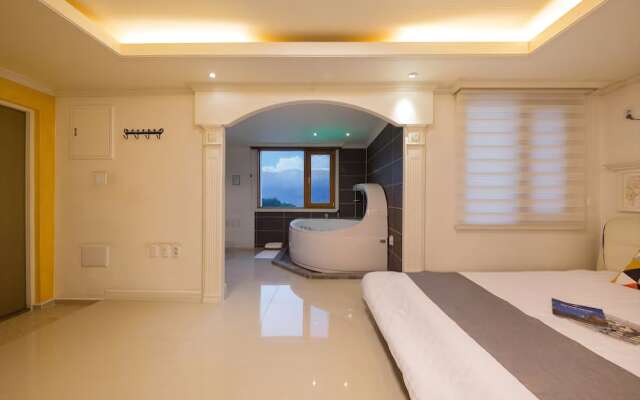 Nami Island Thira Pension