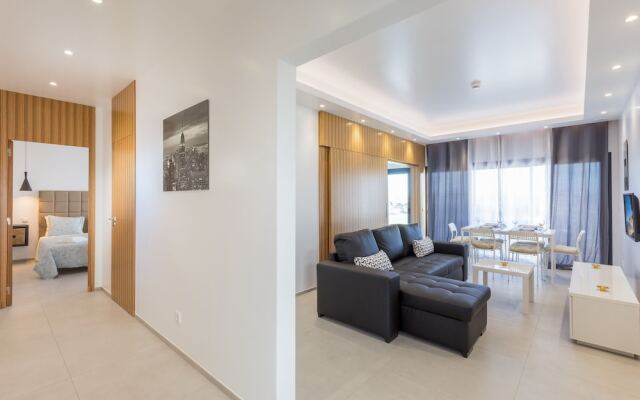 Correeira Luxury Residence T2 H - Albufeira, Pools, Wifi, Bbq, Beach