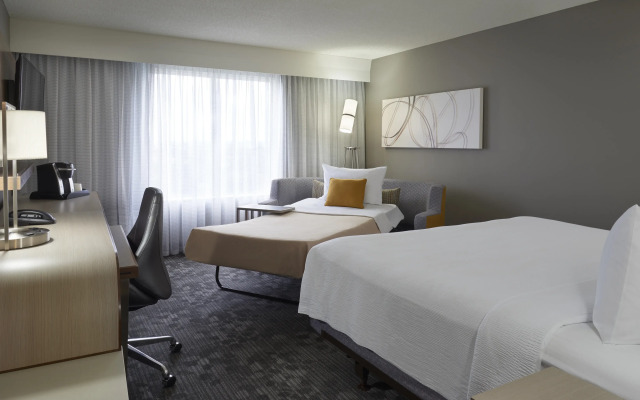 Courtyard by Marriott Toronto Airport