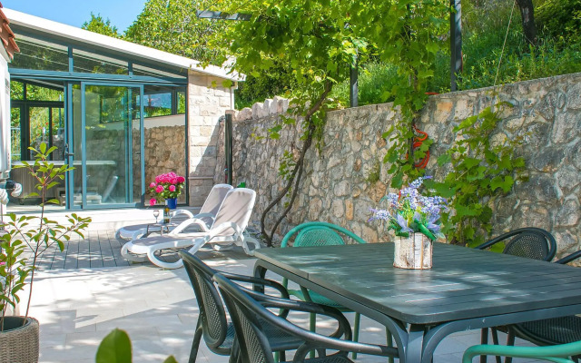 Old stone house Mario