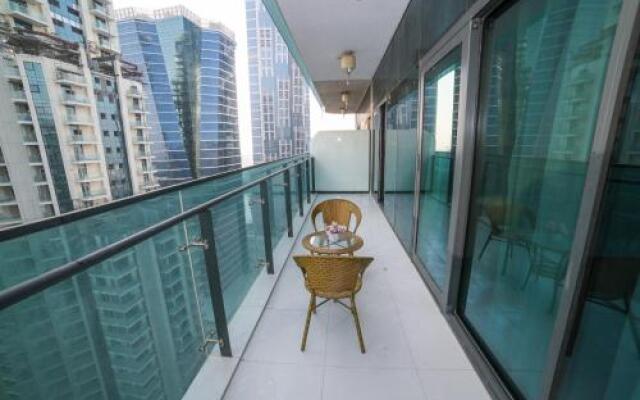 Luton Vacation Homes - Damac Maison Studio, Canal View