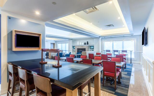 Holiday Inn Express Hauppauge, an IHG Hotel