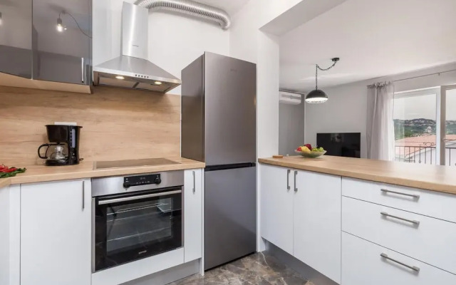 Awesome Apartment in Pobri With 4 Bedrooms, Wifi and Jacuzzi