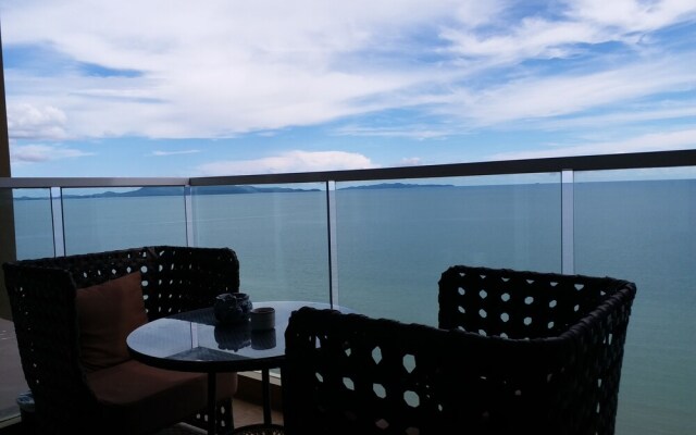 Cetus Beachfront Jomtien