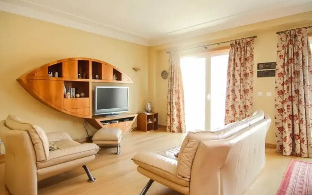 3 Bedroom Apartment by the Sea with Balcony