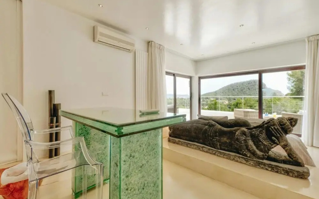Holiday Home With Stunning Infinity Pool