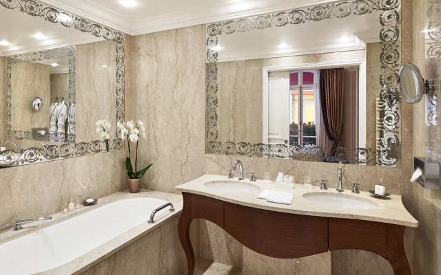 Plaza Athenee