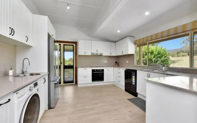 Brokenback Vineyard Cottage