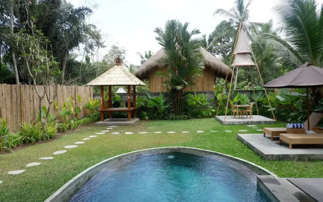 Pitu A Punggul Village Escape