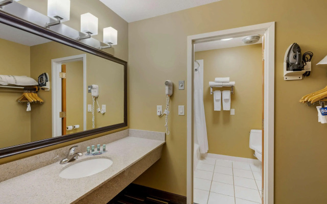 Best Western Falcon Plaza - Bowling Green