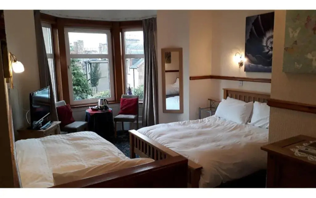 OYO Cedar Villa Guest House