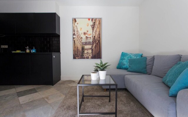 Saint Pauls Suite 24