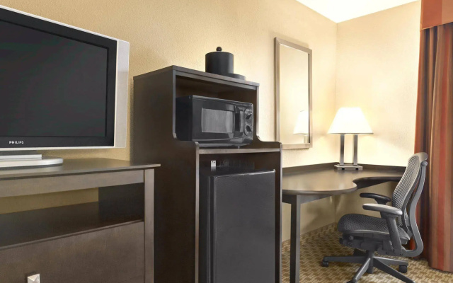 Hampton Inn & Suites Herndon-Reston