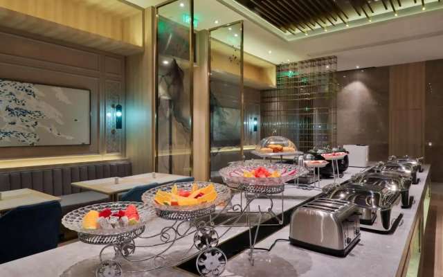 Orange Select Hotel(Shanghai National Exhibition and Convention Center Jiuting)