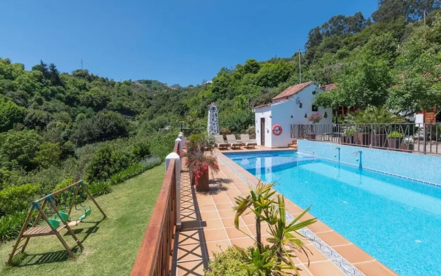 Casa Rural con Piscina Compartida Fontanales II