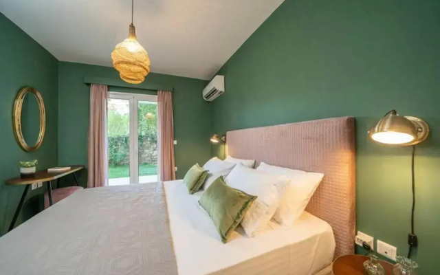 Central & Elegant Suite with private garden