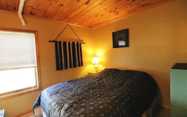 1 Maple Avenue 2 Bedroom Home by Redawning