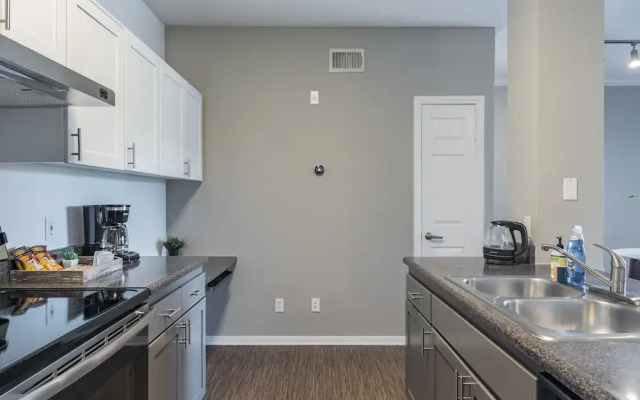 The Luxe Suites of Oceanside with Pool & Gym