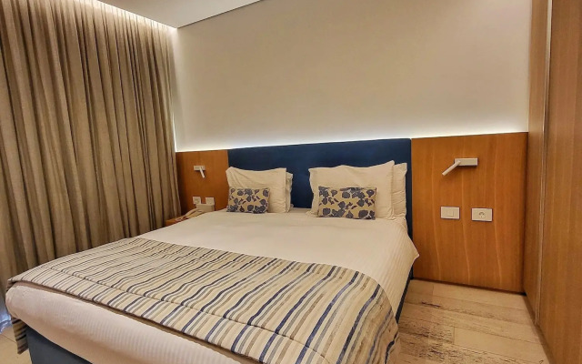 Monot Suites