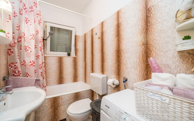 Awesome Apartment in Mlini With Jacuzzi, 3 Bedrooms and Wifi