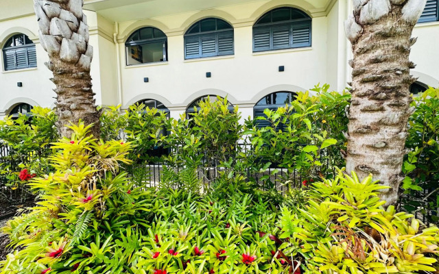 Palm Cove Pool Access Apartment
