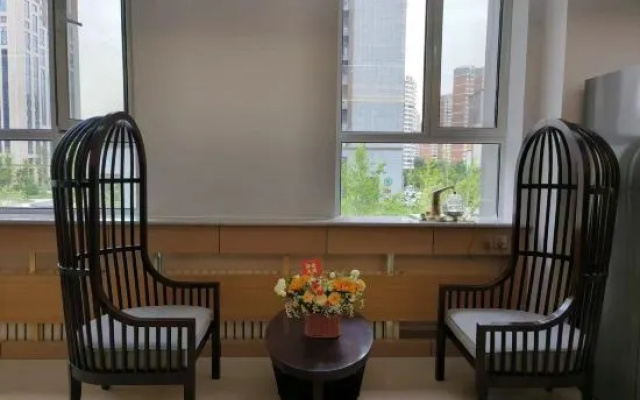 Shengyi Light Luxury Hotel (Chengde South Station Store) – Balcony – Chengde