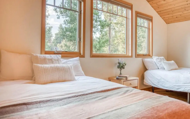 The Settle Inn Riverfront Retreat