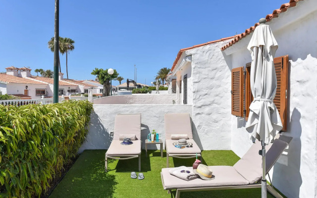 Central Bungalow With Pool