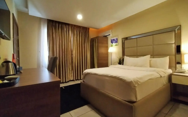 Iris Hotel