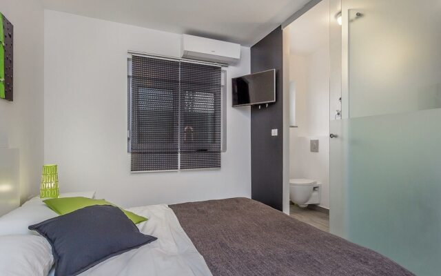 Modern Holiday Home With Pool and Bubble Bath