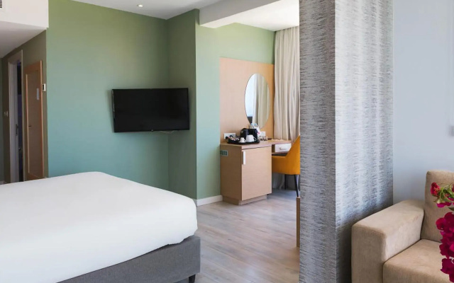 Leonardo Crystal Cove & Spa by the sea - Adults Only