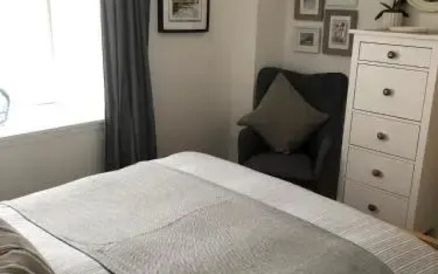 The Cooperage Apartment No 6, The Shore