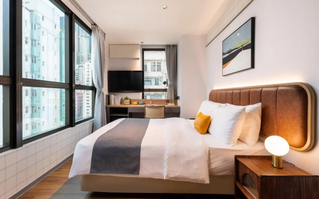 Dash Living On Hollywood