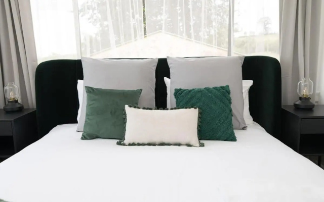 Canobolas Cottage, Amazing Farm Stay, 4 King Beds – Guest Rooms – Canobolas