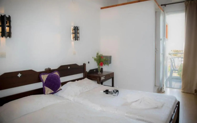 Harmony Hotel And Studios