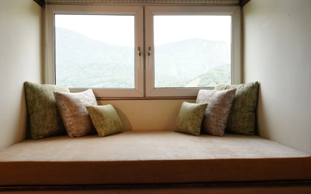 Shola Crown Resort - Munnar