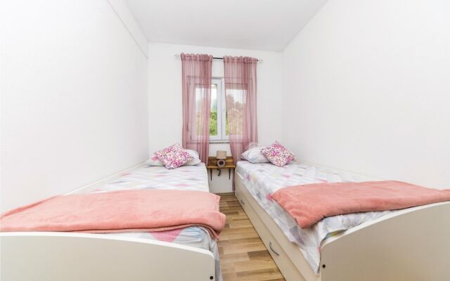 Awesome Apartment in Sevid With 2 Bedrooms and Wifi