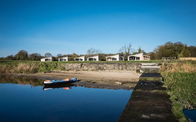 Executive Lakeside Lodge at Mullans Bay