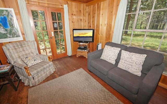 3901 Azure Avenue 2 Bedroom Cabin