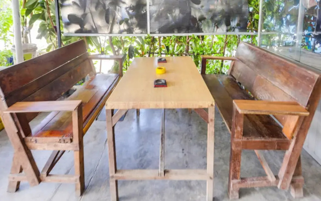 OYO 91882 Bilqis Homestay NearThe Hot River, Dog Run