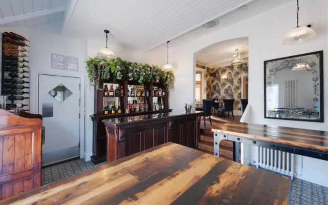 Florence House Hotel & Restaurant