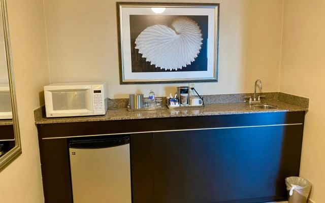 Radisson Suite Hotel Oceanfront