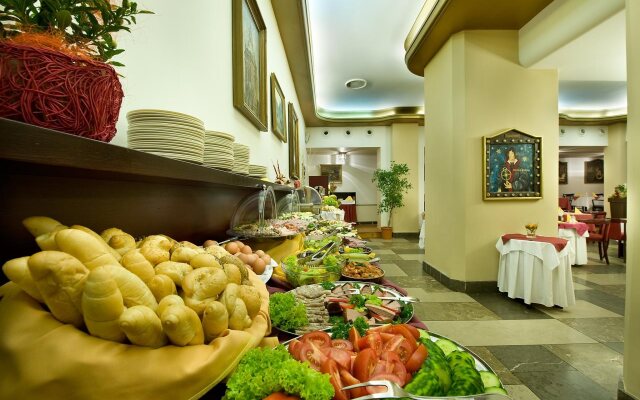 EA Hotel Rokoko