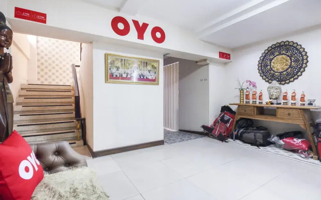 OYO 537 Na Banglampoo Hotel