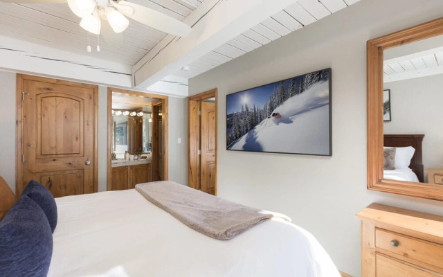 True Ski-in Ski-out Stunning Mountain Views