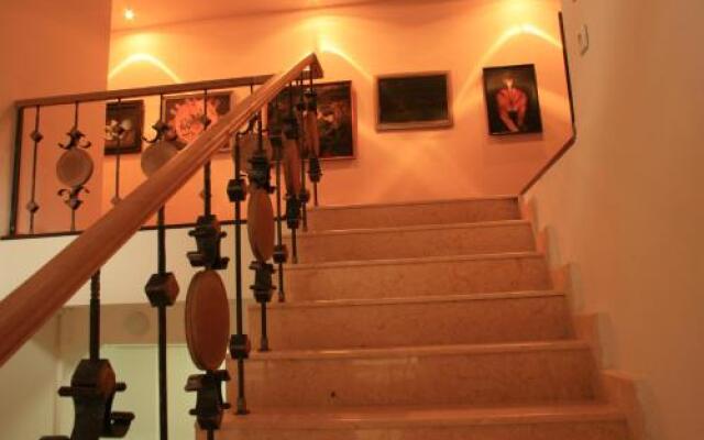 Hotel Pirosmani