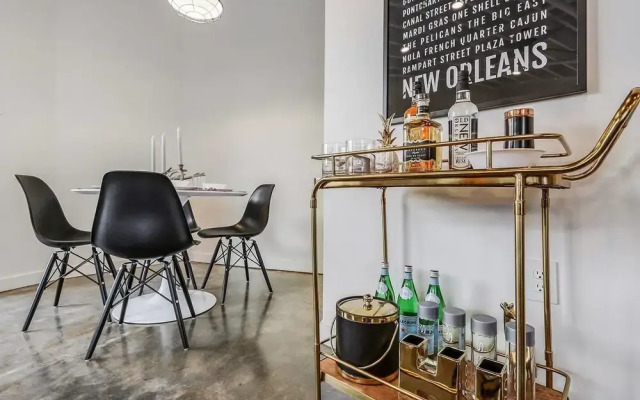 Penthouse 2br/2ba in Warehouse Dist. by Domio